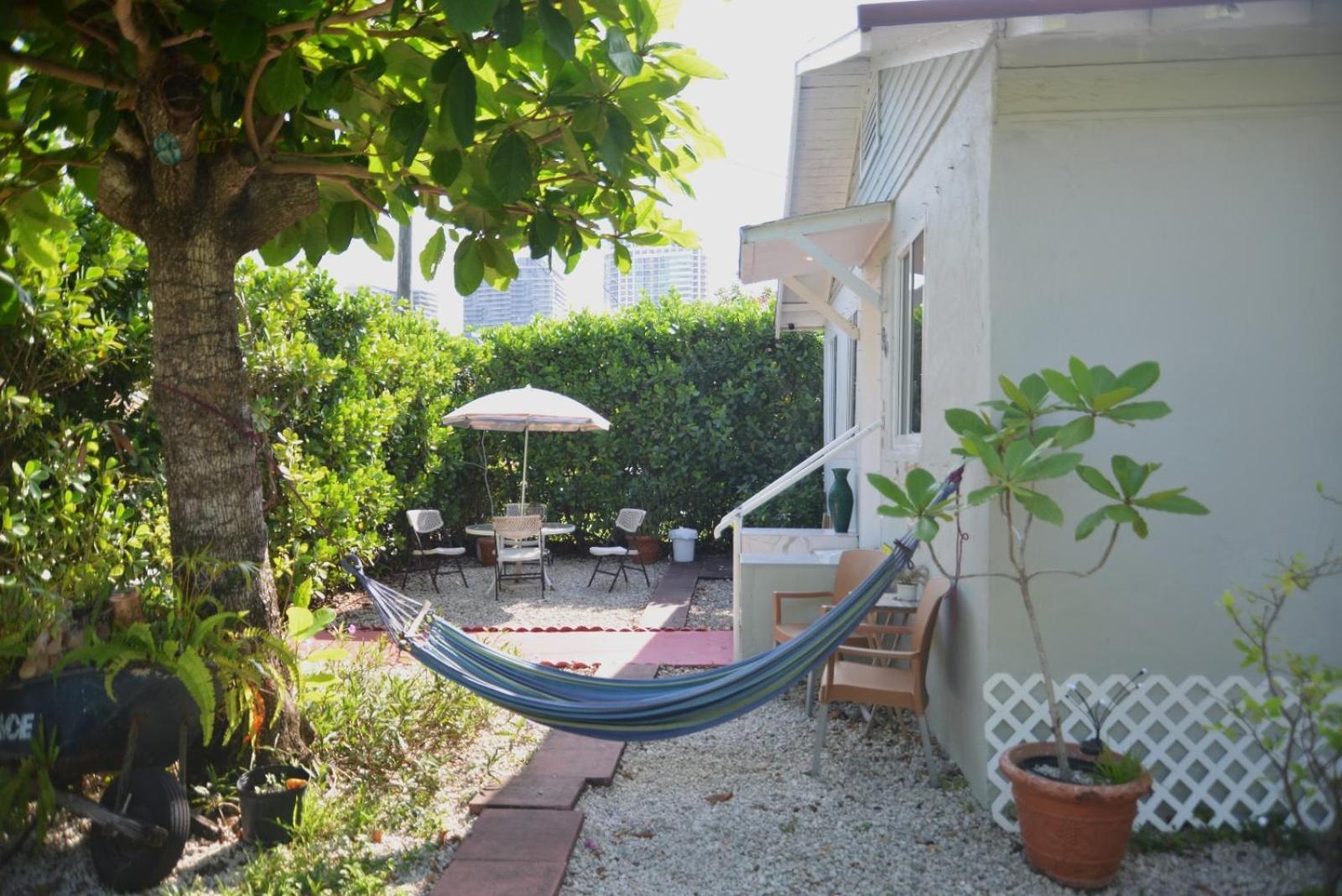 Vibes 2 Bedrooms House Apartment *